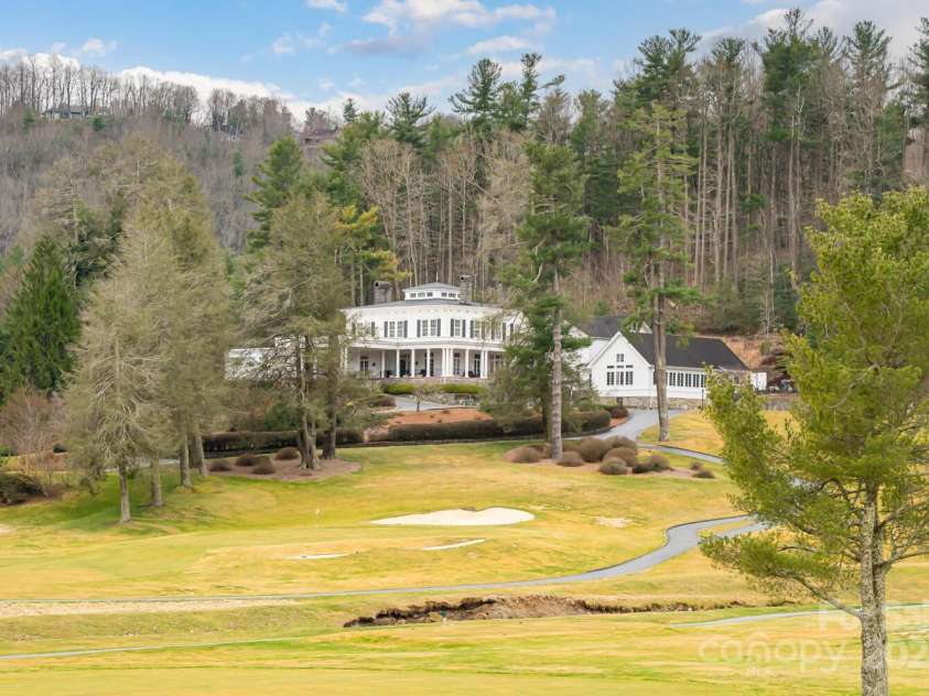 173 Winding Meadows Drive, Flat Rock, NC 28731.  MLS# CAR4234508, YatesRealty ID 4587. 