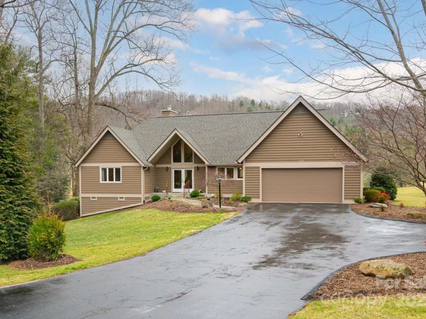 173 Winding Meadows Drive, Flat Rock, NC 28731.  MLS# CAR4234508, YatesRealty ID 4587. 