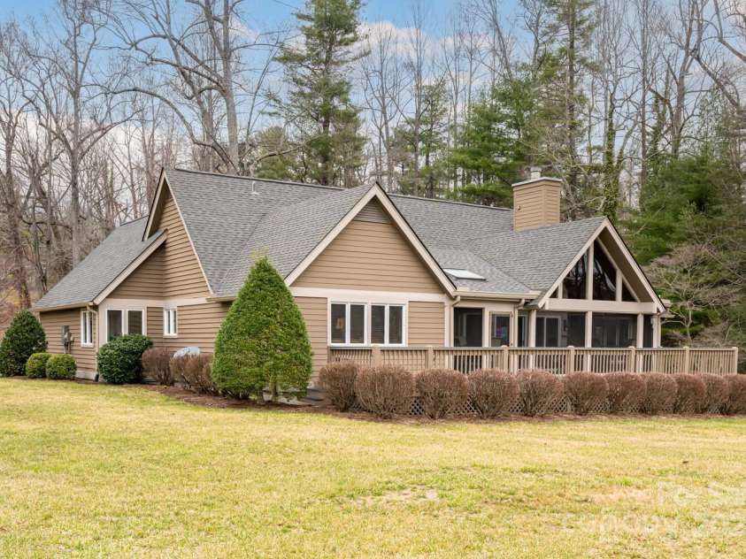 173 Winding Meadows Drive, Flat Rock, NC 28731.  MLS# CAR4234508, YatesRealty ID 4587. 