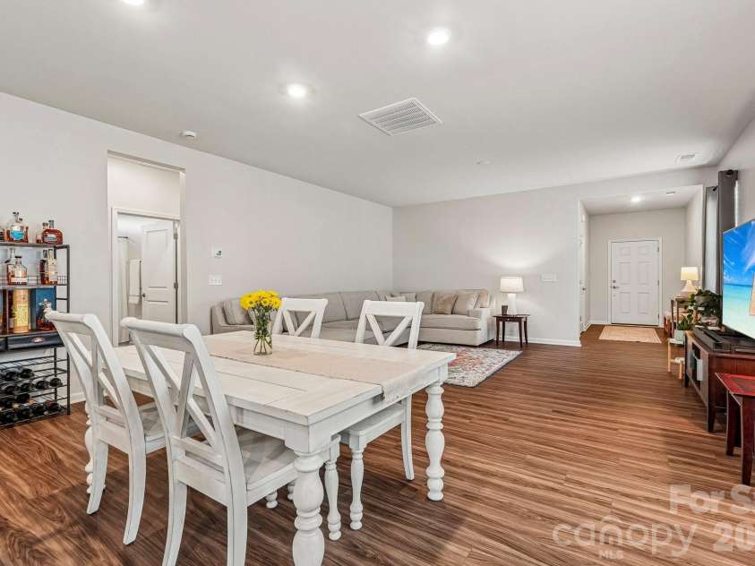 1762 Otter Perch Lane, Fort Mill, SC 29715.  MLS# CAR4414576, YatesRealty ID 45870. Dining area