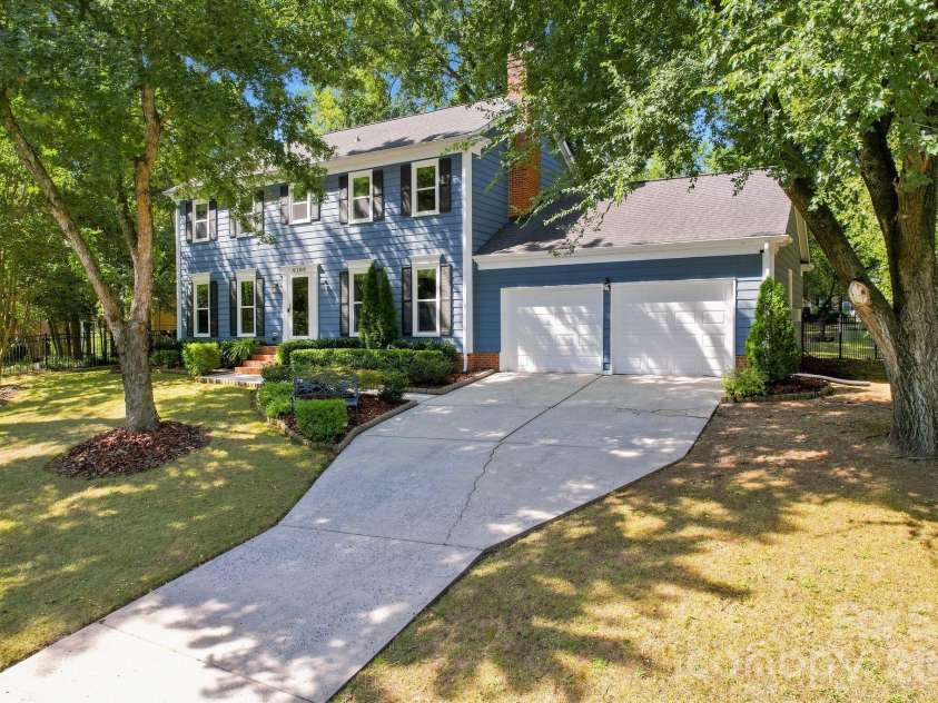 9209 Deer Spring Lane, Charlotte, NC 28210.  MLS# CAR4414552, YatesRealty ID 45871. 