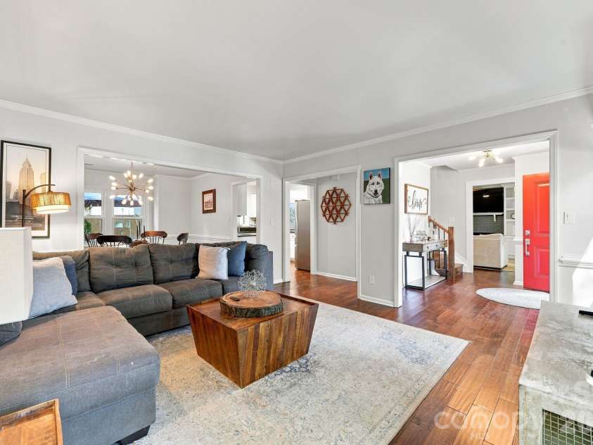 9209 Deer Spring Lane, Charlotte, NC 28210.  MLS# CAR4414552, YatesRealty ID 45871. 