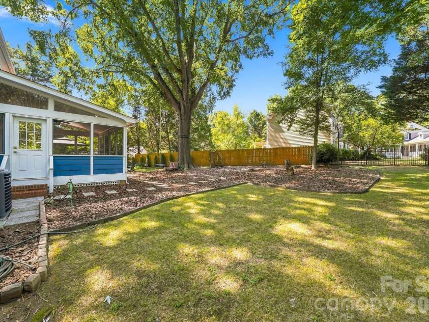 9209 Deer Spring Lane, Charlotte, NC 28210.  MLS# CAR4414552, YatesRealty ID 45871. 