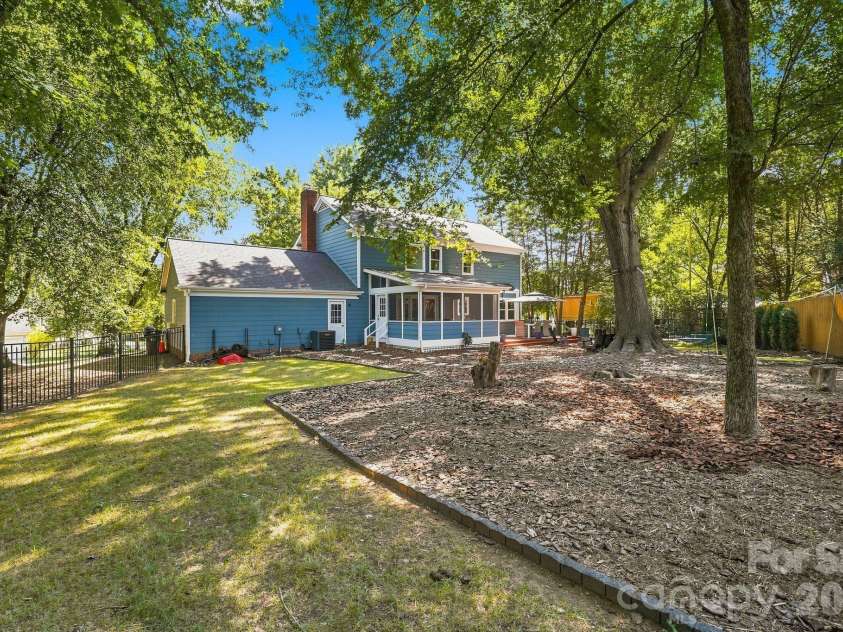9209 Deer Spring Lane, Charlotte, NC 28210.  MLS# CAR4414552, YatesRealty ID 45871. 