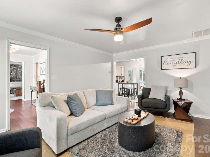 9209 Deer Spring Lane, Charlotte, NC 28210.  MLS# CAR4414552, YatesRealty ID 45871. Family room