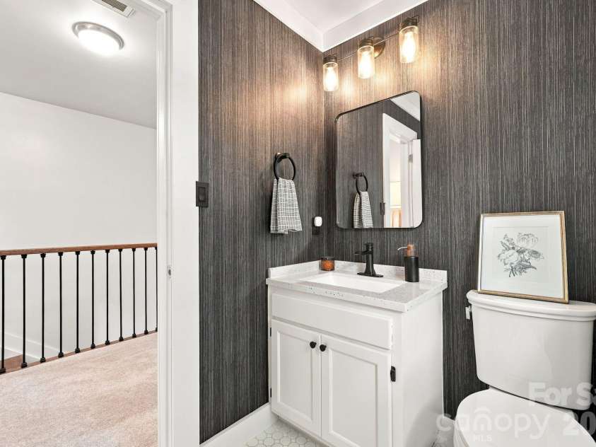 9209 Deer Spring Lane, Charlotte, NC 28210.  MLS# CAR4414552, YatesRealty ID 45871. Full bath 2