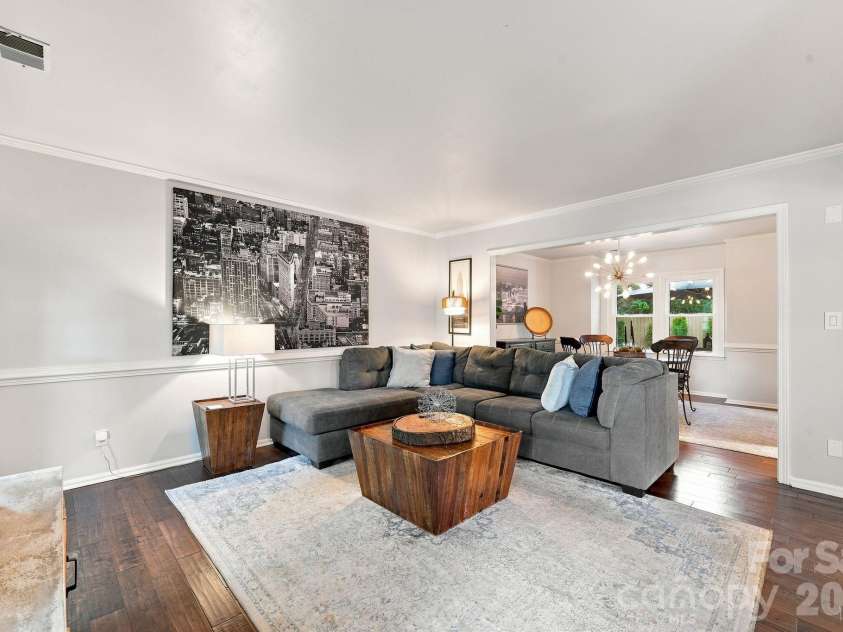 9209 Deer Spring Lane, Charlotte, NC 28210.  MLS# CAR4414552, YatesRealty ID 45871. Living room
