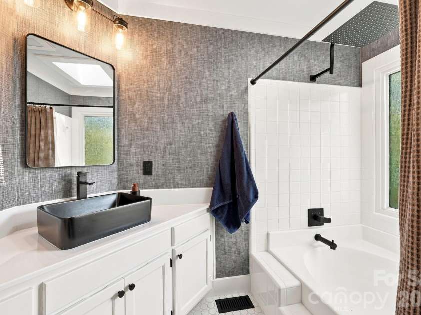 9209 Deer Spring Lane, Charlotte, NC 28210.  MLS# CAR4414552, YatesRealty ID 45871. Primary bathroom