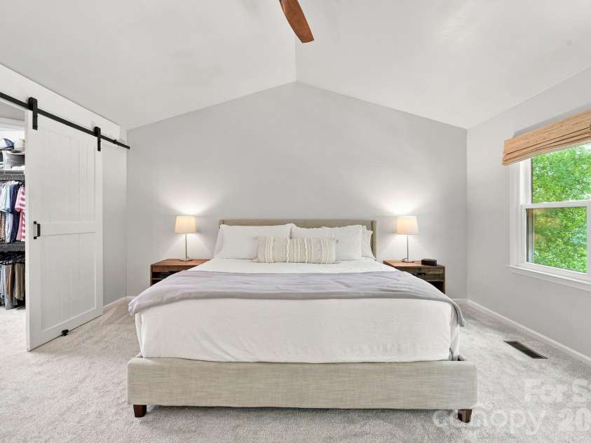 9209 Deer Spring Lane, Charlotte, NC 28210.  MLS# CAR4414552, YatesRealty ID 45871. Primary bedroom