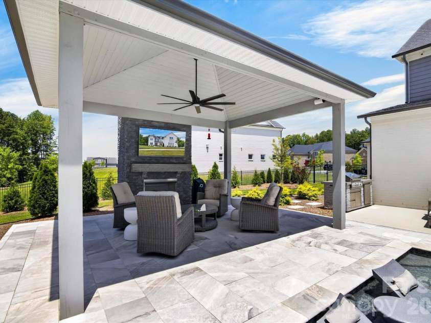 8624 Balcony Bridge Road, Huntersville, NC 28078.  MLS# CAR4414442, YatesRealty ID 45872. 
