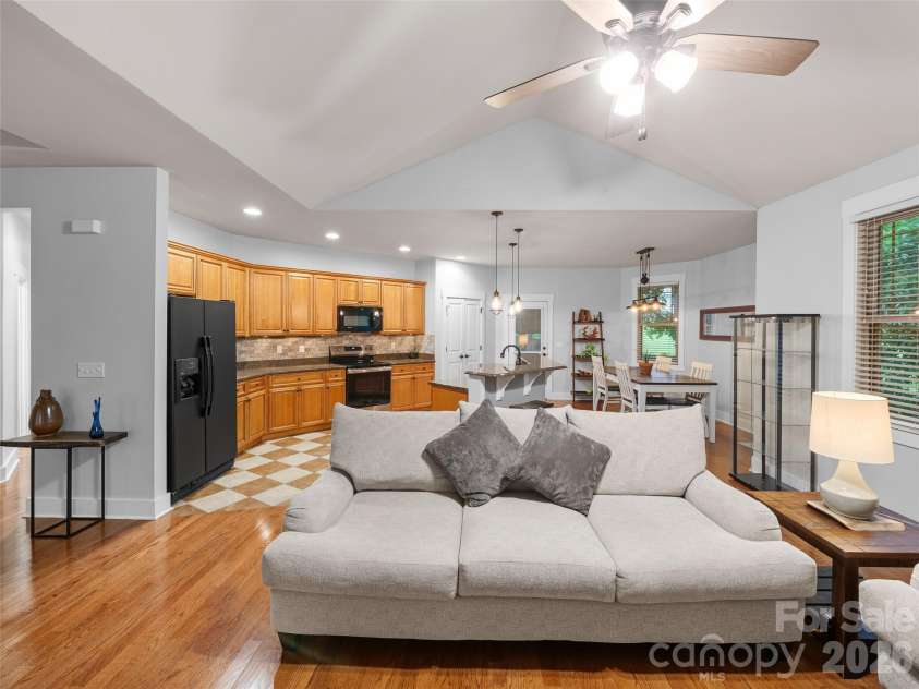 6 Oak Springs Drive, Arden, NC 28704.  MLS# CAR4414524, YatesRealty ID 45873. 