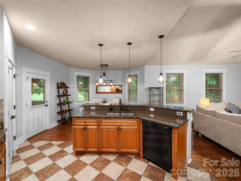 6 Oak Springs Drive, Arden, NC 28704.  MLS# CAR4414524, YatesRealty ID 45873. Luxurious kitchen