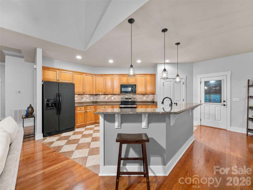 6 Oak Springs Drive, Arden, NC 28704.  MLS# CAR4414524, YatesRealty ID 45873. Massive counterspace
