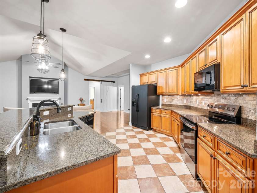6 Oak Springs Drive, Arden, NC 28704.  MLS# CAR4414524, YatesRealty ID 45873. Spacious entertaining area