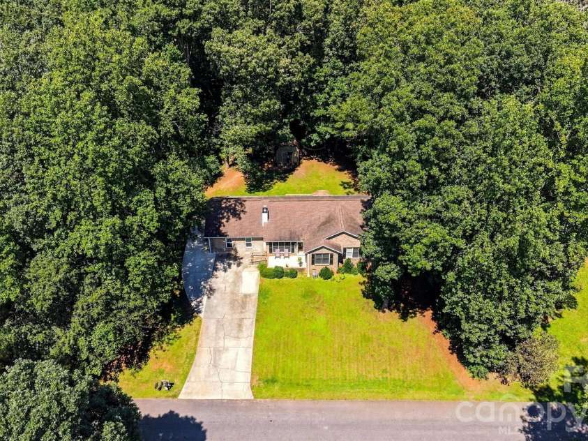 3933 MATTINGLY Drive, Hickory, NC 28602.  MLS# CAR4414536, YatesRealty ID 45875. 