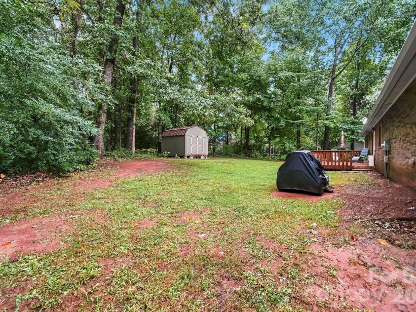 3933 MATTINGLY Drive, Hickory, NC 28602.  MLS# CAR4414536, YatesRealty ID 45875. BACK YARD