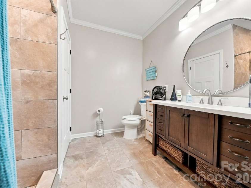 3933 MATTINGLY Drive, Hickory, NC 28602.  MLS# CAR4414536, YatesRealty ID 45875. BATHROOM IN ADU