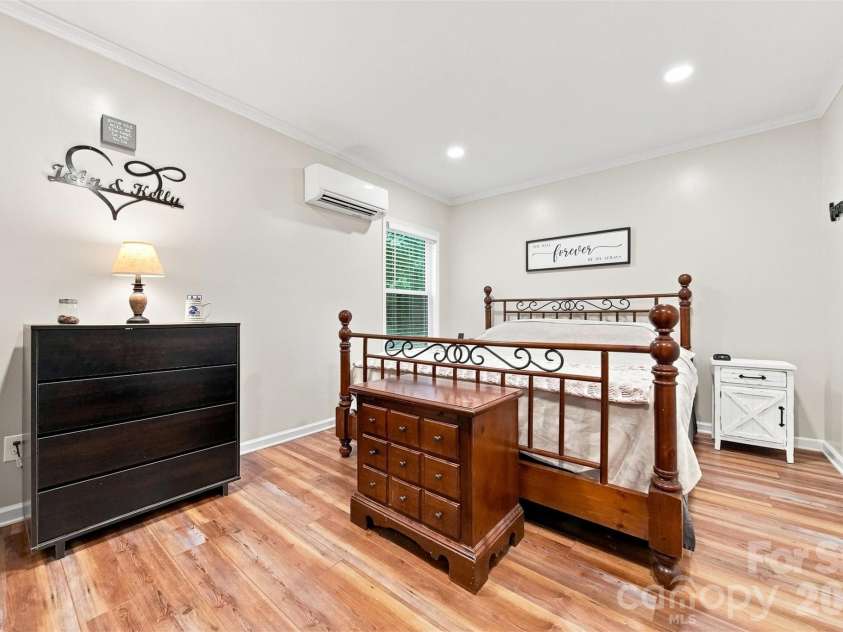 3933 MATTINGLY Drive, Hickory, NC 28602.  MLS# CAR4414536, YatesRealty ID 45875. BEDROOM IN ADU