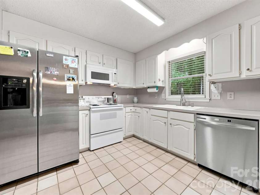 3933 MATTINGLY Drive, Hickory, NC 28602.  MLS# CAR4414536, YatesRealty ID 45875. KITCHEN WITH TILE.  ALL APPLIANCES CONVEY HERE.