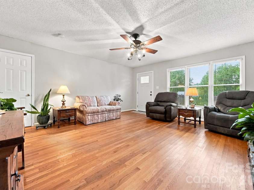 3933 MATTINGLY Drive, Hickory, NC 28602.  MLS# CAR4414536, YatesRealty ID 45875. LIVING ROOM