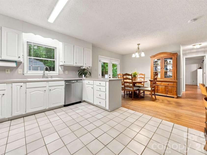 3933 MATTINGLY Drive, Hickory, NC 28602.  MLS# CAR4414536, YatesRealty ID 45875. LOOKING IN FROM ADU