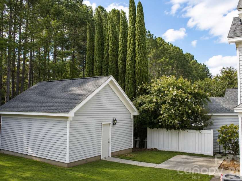 11307 Deer Ridge Lane, Charlotte, NC 28277.  MLS# CAR4414303, YatesRealty ID 45876. 