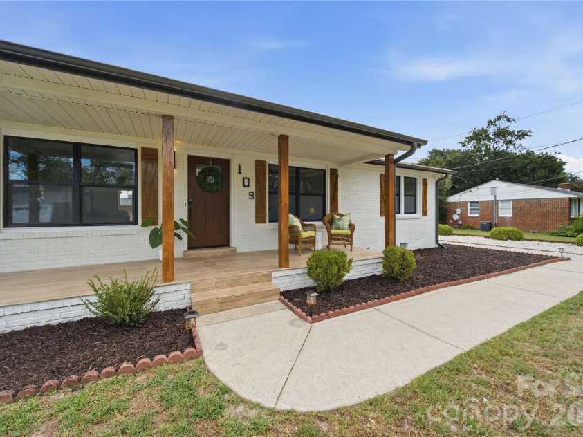 109 Wessinger Drive, Lexington, SC 29072.  MLS# CAR4414383, YatesRealty ID 45877. 