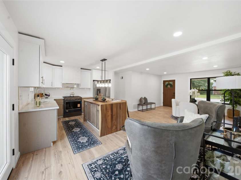 109 Wessinger Drive, Lexington, SC 29072.  MLS# CAR4414383, YatesRealty ID 45877. 