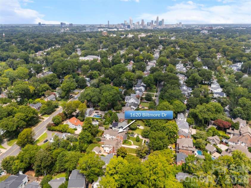 1620 Biltmore Drive, Charlotte, NC 28207.  MLS# CAR4414269, YatesRealty ID 45879. 1620 Biltmore Drive