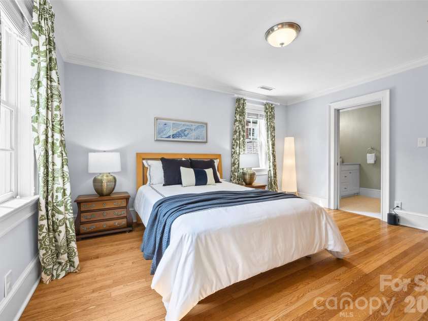 1620 Biltmore Drive, Charlotte, NC 28207.  MLS# CAR4414269, YatesRealty ID 45879. 