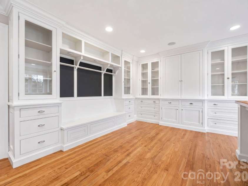 1620 Biltmore Drive, Charlotte, NC 28207.  MLS# CAR4414269, YatesRealty ID 45879. 