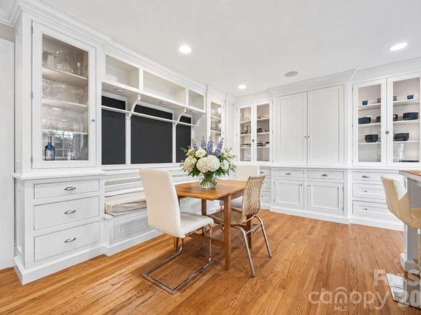 1620 Biltmore Drive, Charlotte, NC 28207.  MLS# CAR4414269, YatesRealty ID 45879. Kitchen - 1620 Biltmore Drive