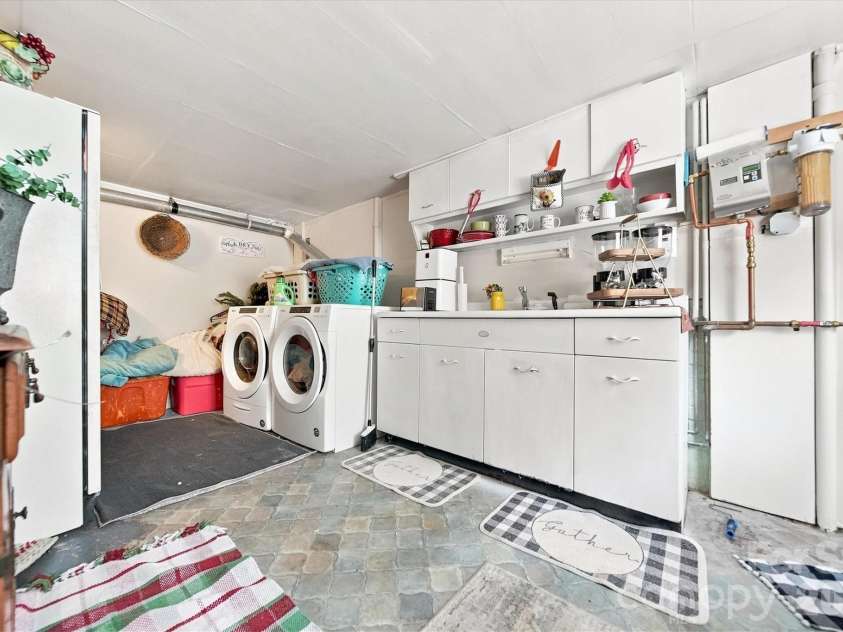 239 Anderson Street, Morganton, NC 28655.  MLS# CAR4414255, YatesRealty ID 45880. 