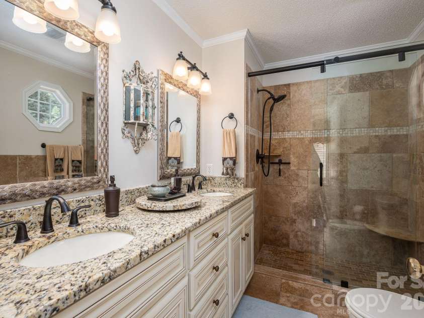 2928 Palmer Drive, Conover, NC 28613.  MLS# CAR4414179, YatesRealty ID 45881. Primary Bath