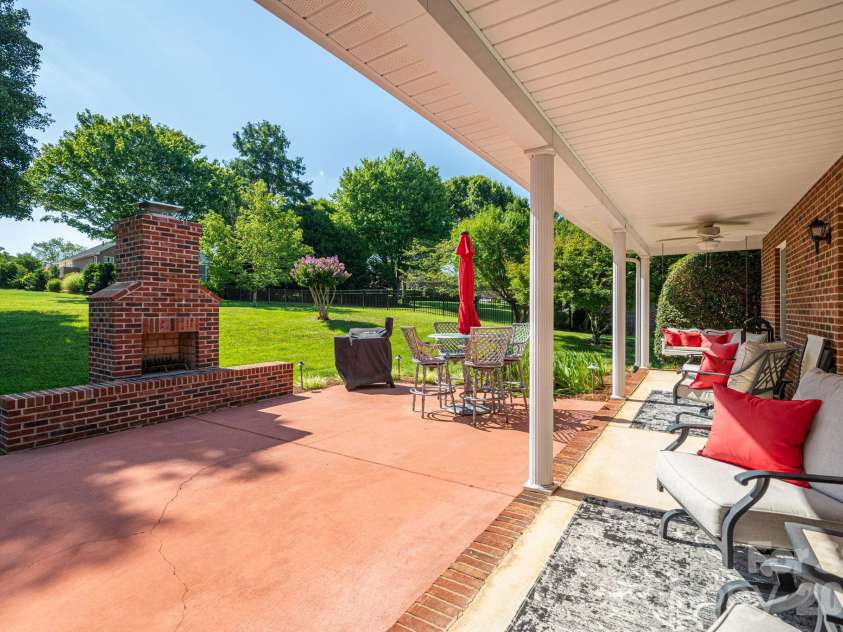 2928 Palmer Drive, Conover, NC 28613.  MLS# CAR4414179, YatesRealty ID 45881. Room to Relax