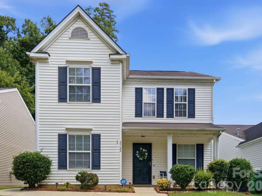 2722 Meadow Knoll Drive, Charlotte, NC 28269.  MLS# CAR4414122, YatesRealty ID 45882. 