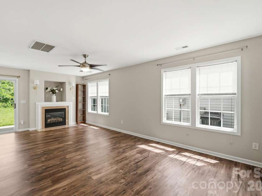 2722 Meadow Knoll Drive, Charlotte, NC 28269.  MLS# CAR4414122, YatesRealty ID 45882. 