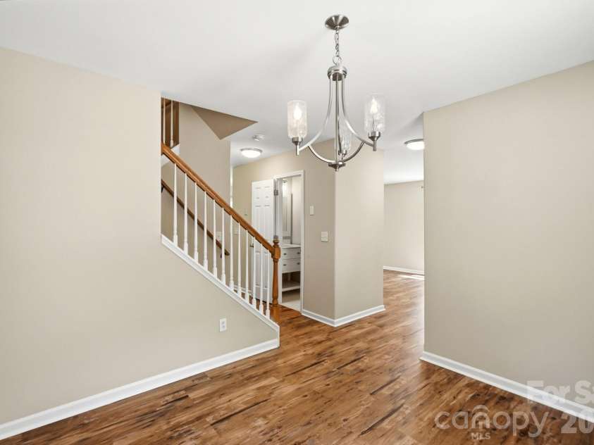 2722 Meadow Knoll Drive, Charlotte, NC 28269.  MLS# CAR4414122, YatesRealty ID 45882. 