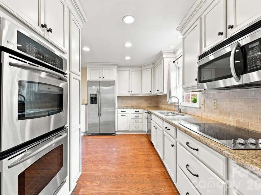 3528 Broadfield Road, Charlotte, NC 28226.  MLS# CAR4414169, YatesRealty ID 45883. 
