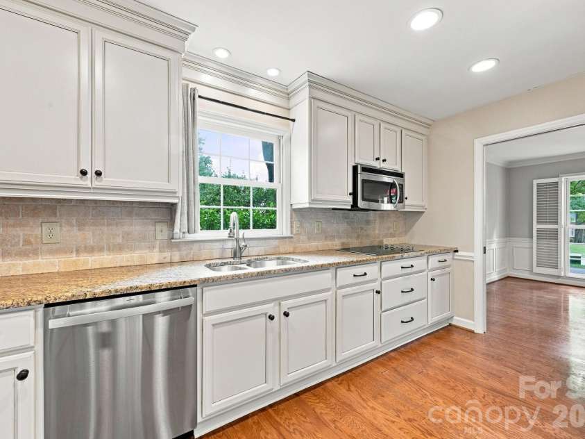 3528 Broadfield Road, Charlotte, NC 28226.  MLS# CAR4414169, YatesRealty ID 45883. 