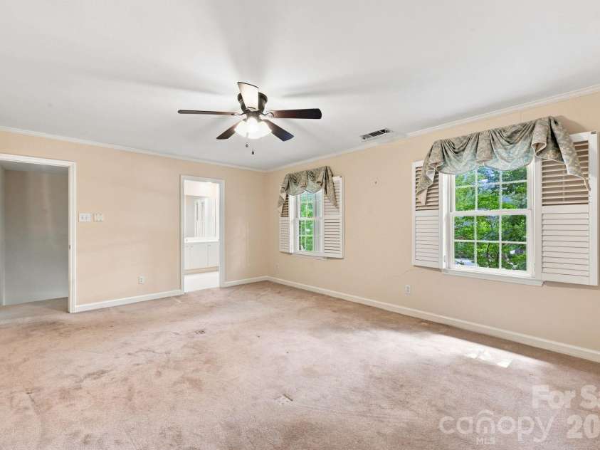 3528 Broadfield Road, Charlotte, NC 28226.  MLS# CAR4414169, YatesRealty ID 45883. 