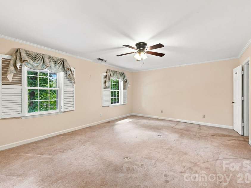 3528 Broadfield Road, Charlotte, NC 28226.  MLS# CAR4414169, YatesRealty ID 45883. 