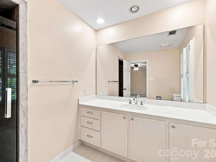 3528 Broadfield Road, Charlotte, NC 28226.  MLS# CAR4414169, YatesRealty ID 45883. 
