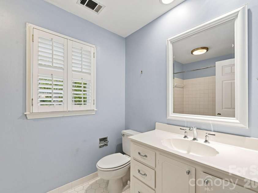 3528 Broadfield Road, Charlotte, NC 28226.  MLS# CAR4414169, YatesRealty ID 45883. 