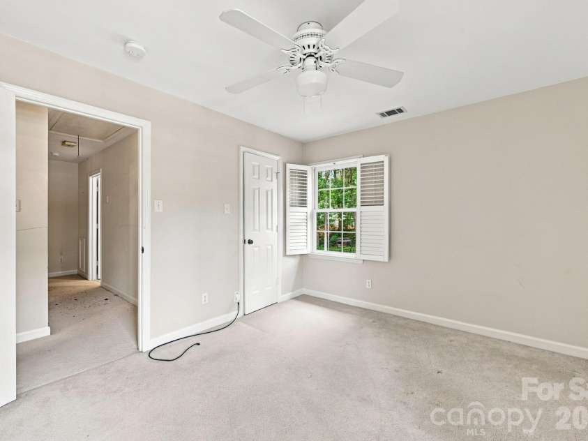3528 Broadfield Road, Charlotte, NC 28226.  MLS# CAR4414169, YatesRealty ID 45883. 