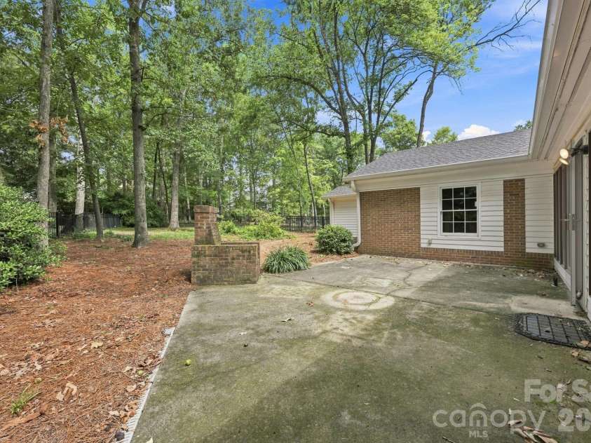 3528 Broadfield Road, Charlotte, NC 28226.  MLS# CAR4414169, YatesRealty ID 45883. 