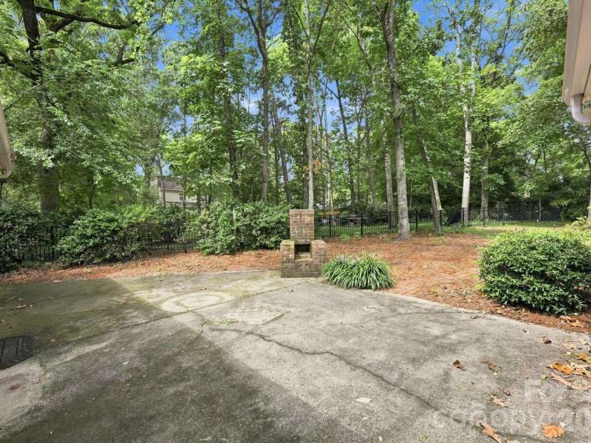 3528 Broadfield Road, Charlotte, NC 28226.  MLS# CAR4414169, YatesRealty ID 45883. 