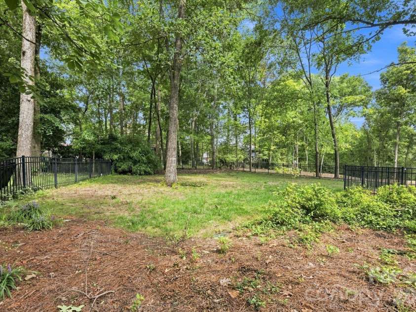 3528 Broadfield Road, Charlotte, NC 28226.  MLS# CAR4414169, YatesRealty ID 45883. 
