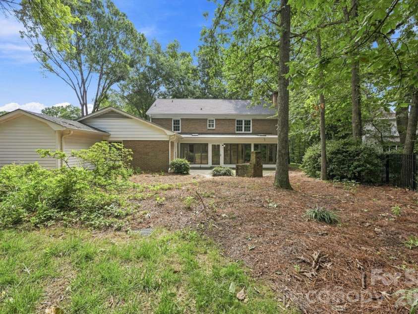 3528 Broadfield Road, Charlotte, NC 28226.  MLS# CAR4414169, YatesRealty ID 45883. 
