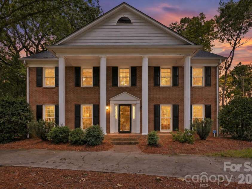 3528 Broadfield Road, Charlotte, NC 28226.  MLS# CAR4414169, YatesRealty ID 45883. 